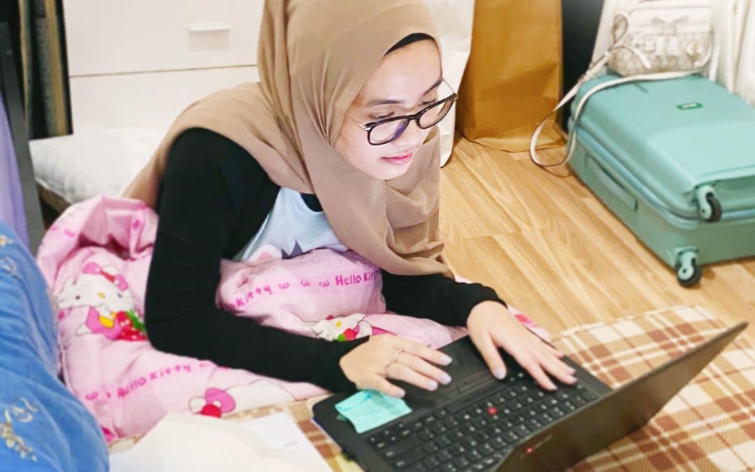 Ramai Imbauan Kerja Dari Rumah, Caca Berbagi Tips Agar Kamu Tetap Produktif Dalam Bekerja