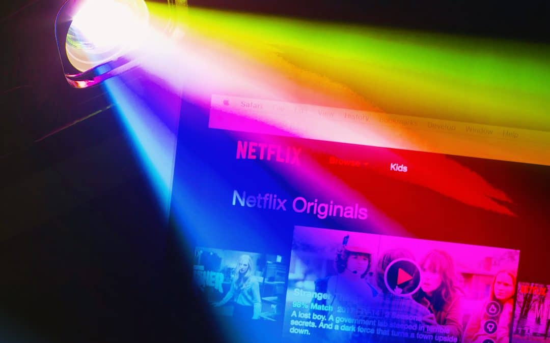 Kangen Nonton Film Serasa di Bioskop? Yuk Buat Proyektor Smartphone Sendiri